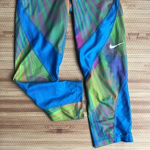 Nike Pro Hypercool Frequency Compression Capri - Picture 4 of 11
